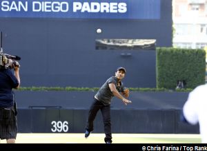 Mercito Gesta Support Filipino Cultural Night-San Diego Padres